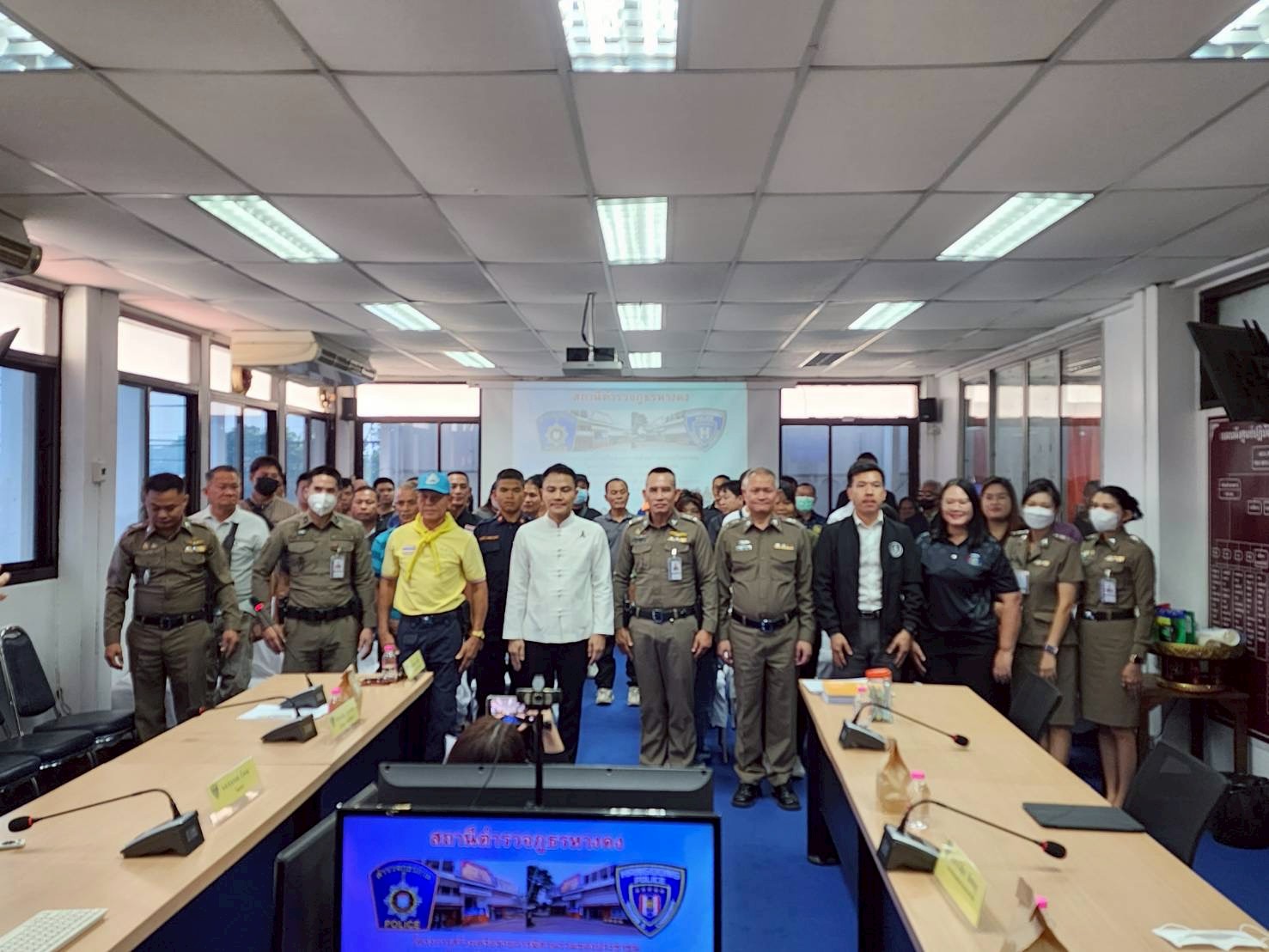  ร่วมเป็นวิทยากรให้หน่วยงานภาคี สภอ.หางดง "หัวข้อ การแก้ไขปัญหาเศรษฐกิจและส่งเสริมอาชีพร่วมกับชุมชน”